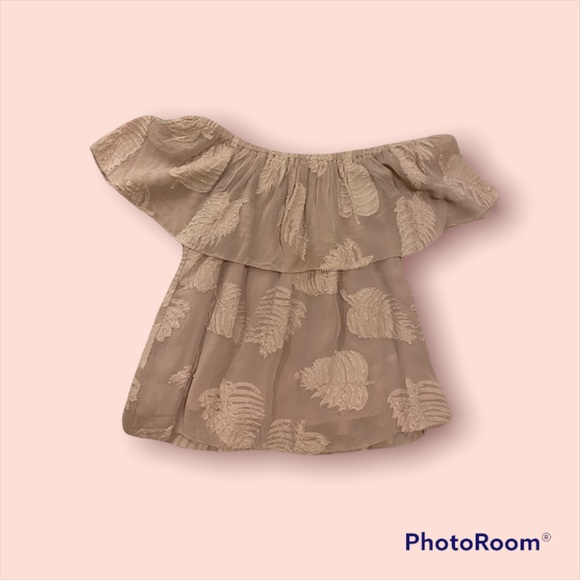 Aritzia Wilfred pink cold shoulder top - Picture 3 of 7